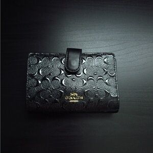 Coach Medium Corner Zip Wallet Gloss Black